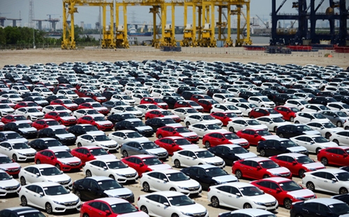 Ô tô nhập khẩu nguyên chiếc tháng 1-2022 giảm tới 70,2%